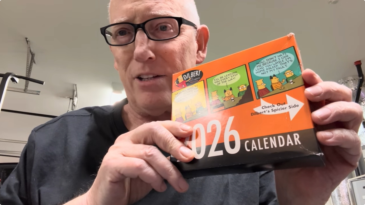 史考特介紹2026年呆伯特漫畫月曆。（YT@Real Coffee with Scott Adams）